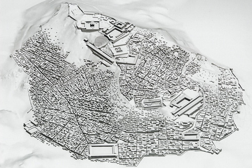 Blick auf das 3D-Modell des antiken Pergamon (um 200 n. Chr.), gewissermaßen ein Luftbild der Stadt (Visualisierung: Lehrstuhl Darstellungslehre, Prof. Dominik Lengyel, BTU Cottbus)