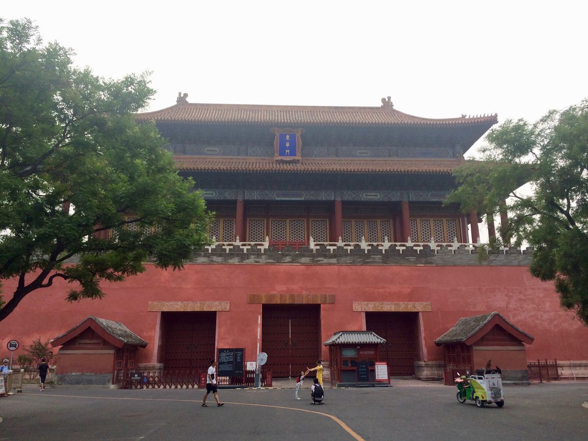 zur Vergrößerungsansicht des Bildes: Gebäude hinter dem Kaiserpalast in Beijing, Foto: Merle Schatz