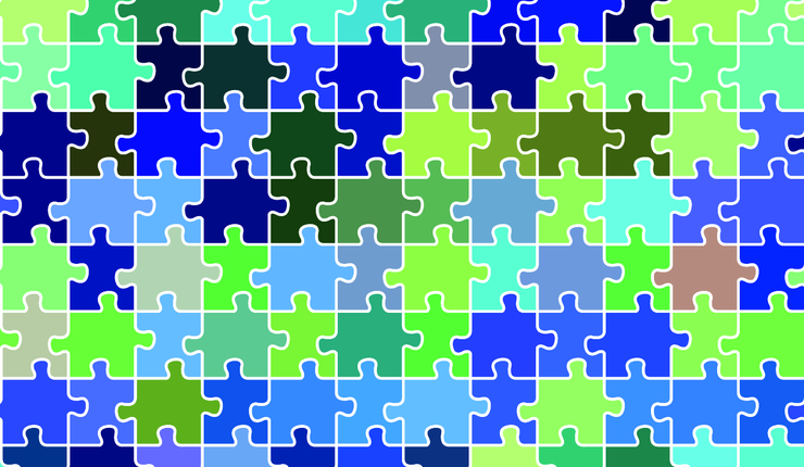 Puzzleteile in Blautönen greifen ineinander