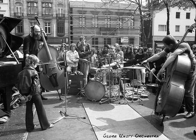 Ein Open-Air-Konzert in Wuppertal auf dem Laurentiusplatz in den 1970er Jahren.