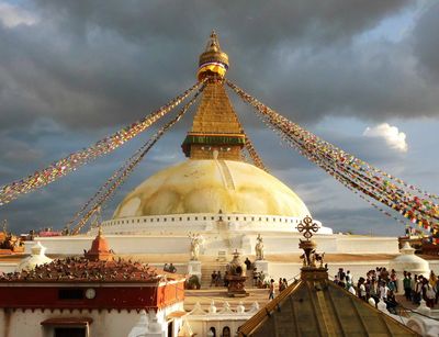 Frontalansicht der buddhistischen Tempelanlage Boudhanath Stupa in Kathmandu, Foto: Prof. Jowita Kramer