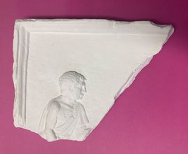 Gipsabguss aus dem Museumsshop eines Fragments eines römischen Reliefs