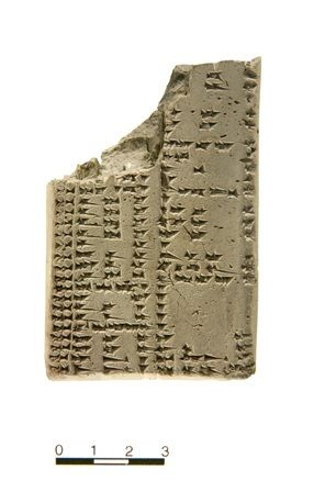zur Vergrößerungsansicht des Bildes: Fragment der 15. Tafel von urra = hubullu (LAOS 1, Nr. 58), Vorderseite. Foto: Altorientalisches Institut