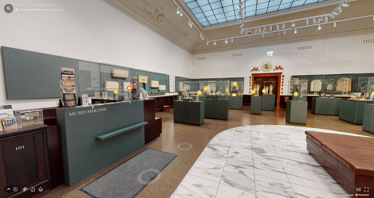 Digitales Modell des Museums, Blick in die Museumshalle mit Kasse und Vitrinen