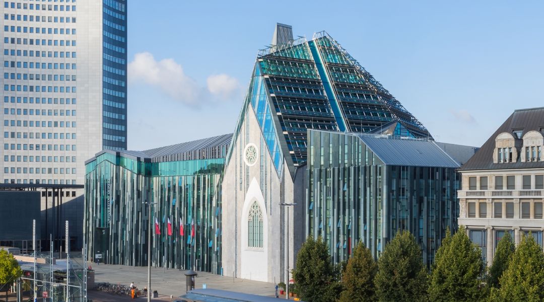 Gebäudeansicht des Campus Augustusplatz mit Blick auf das Neue Augusteum und Paulinum der Universität Leipzig
