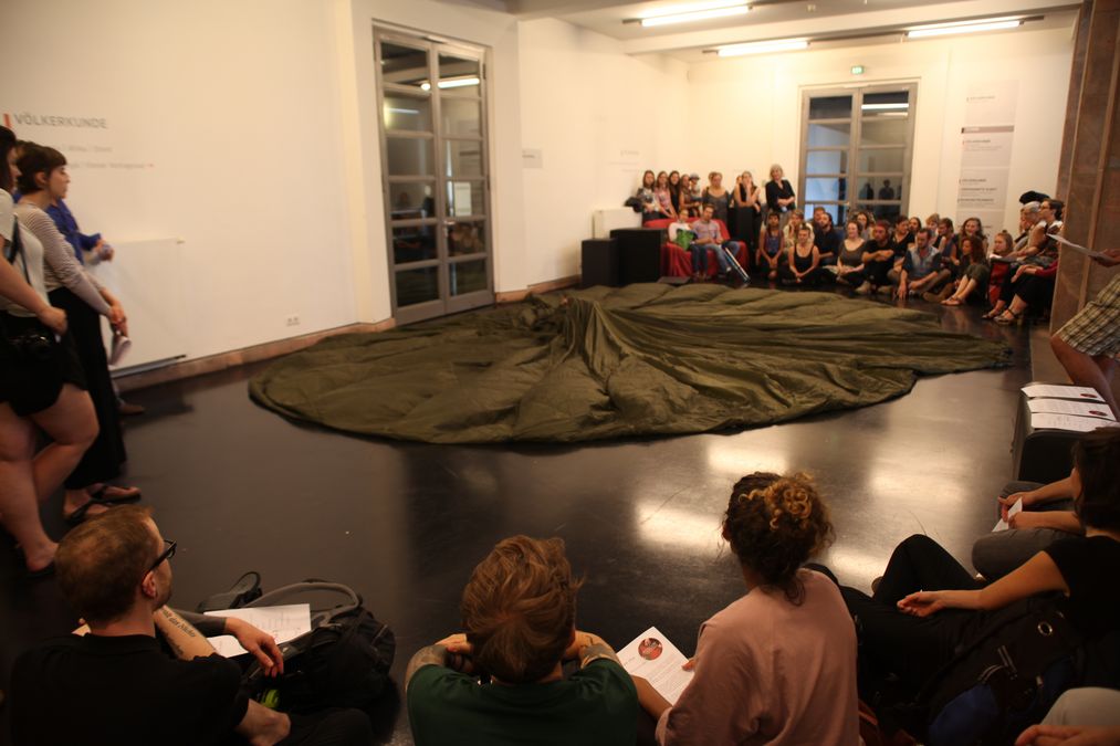 Performance "HERAKLES2 or OVER-DETERMINED" von Mona Hempel, Museum on the Couch 2017, Foto: Antje Baecker