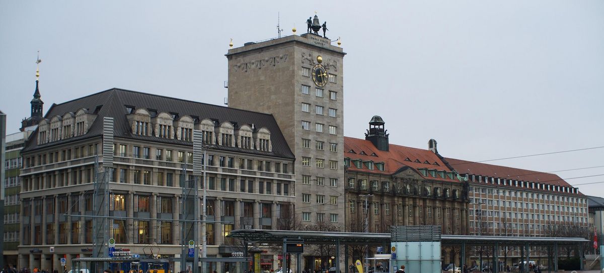 zur Vergrößerungsansicht des Bildes: Krochhochhaus am Leiziger Augustusplatz, zeitweiliges Domizil des Institus, Foto: Stock