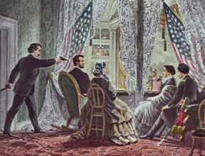 John Wilkes Booth, der sich nach vorne beugt, um Präsident Abraham Lincoln zu erschießen, während er "Our American Cousin" im Ford's Theater in Washington, D.C., am 15. April 1865 sieht.