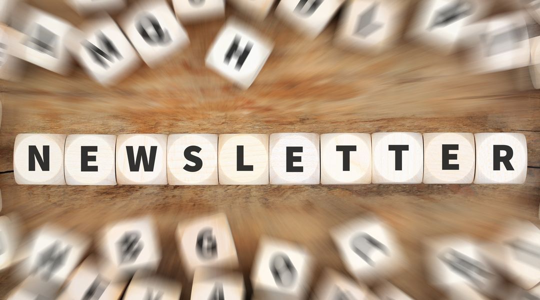 The image shows letter cubes that combine to form the word "Newsletter". Around it are more letter cubes, but only blurred. It is a stock photo by Colourbox, provided by user #254133.