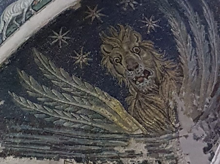 zur Vergrößerungsansicht des Bildes: Mosaik eines Löwen im Baptisterium in der Kathedrale von Neapel