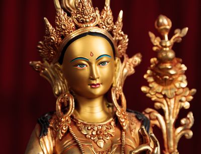 Auf dem Farbfoto ist eine vergoldete Statue der Tara zu sehen, © Adobe Stock, Foto: Gary