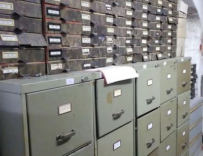 Archivschränke und Archivschachteln